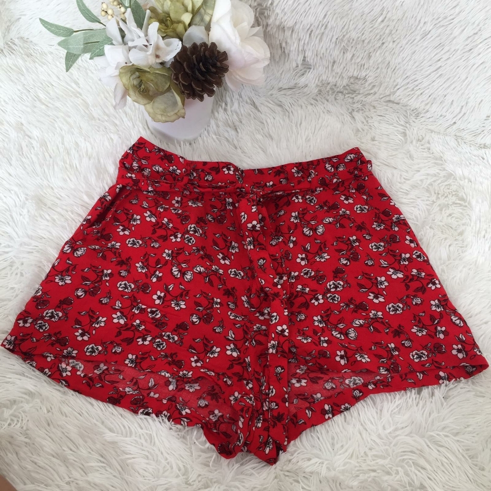 Red Floral H&M Shorts 🌹